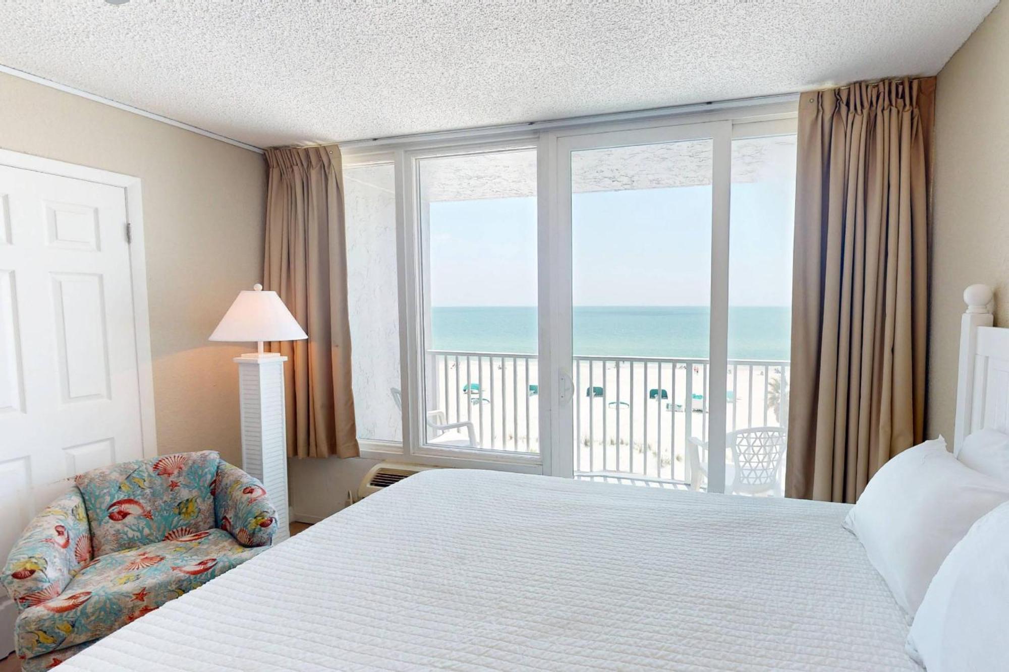 513 - Island Inn St. Pete Beach Exterior photo